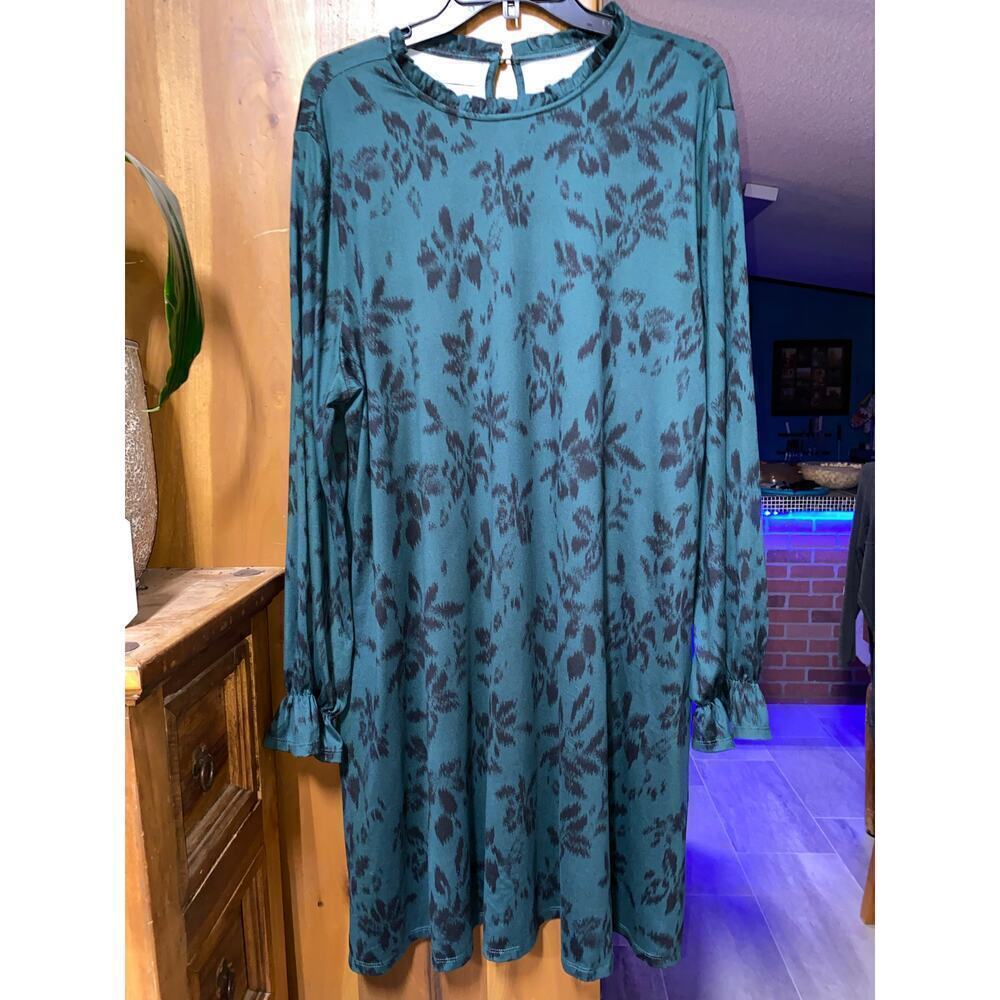 Maurices 24/7 green with black floral print long sleeve holiday dress‎ Size 2XL